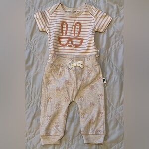 Baby Pant Set Organic Cotton Unisex
Bodysuit & matching pants 
Sz0-3 months NWOT